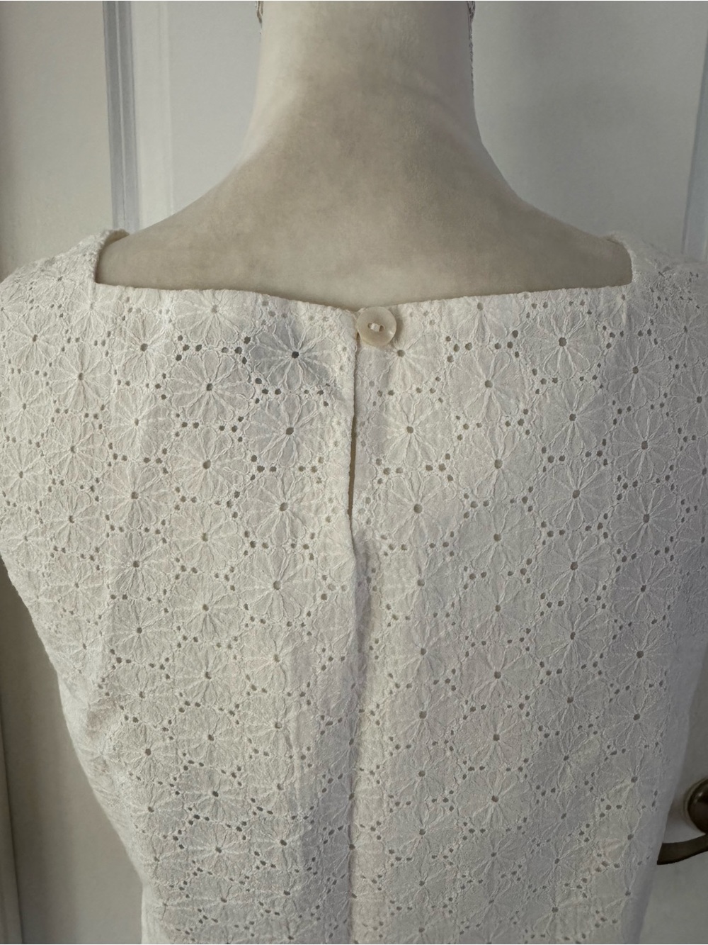 PAIGE White Eyelet Square-Neck Crop Top. Size L. MSRP $179 - Picture 11 of 16